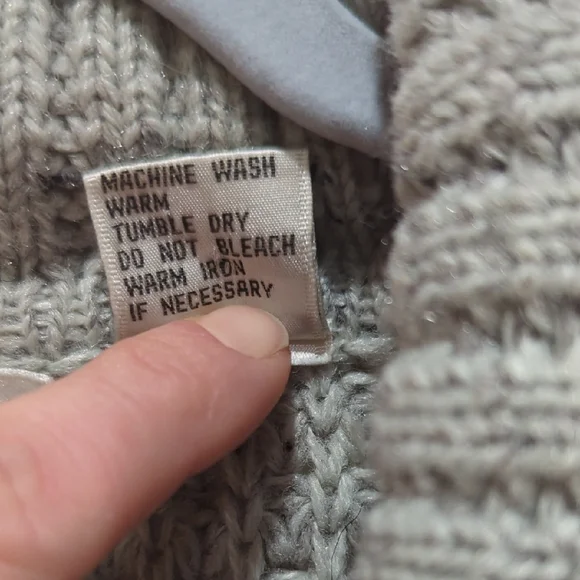 Vintage Oleg Cassini Gray Cable Knit Cardigan - Picture 4 of 12